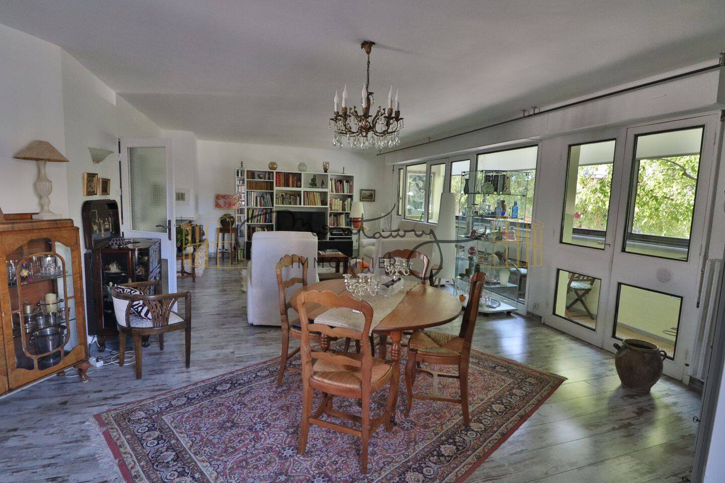 Appartement 4 pièces 125 m² · à Nîmes · 124,7 m² · 220 000 €