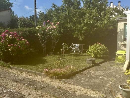 Maison de plain-pied à vendre 250 000 € 3 pièces 2 chambres 60 m² 430 m² de terrain La Grusie Villeneuve-le-Roi 94290