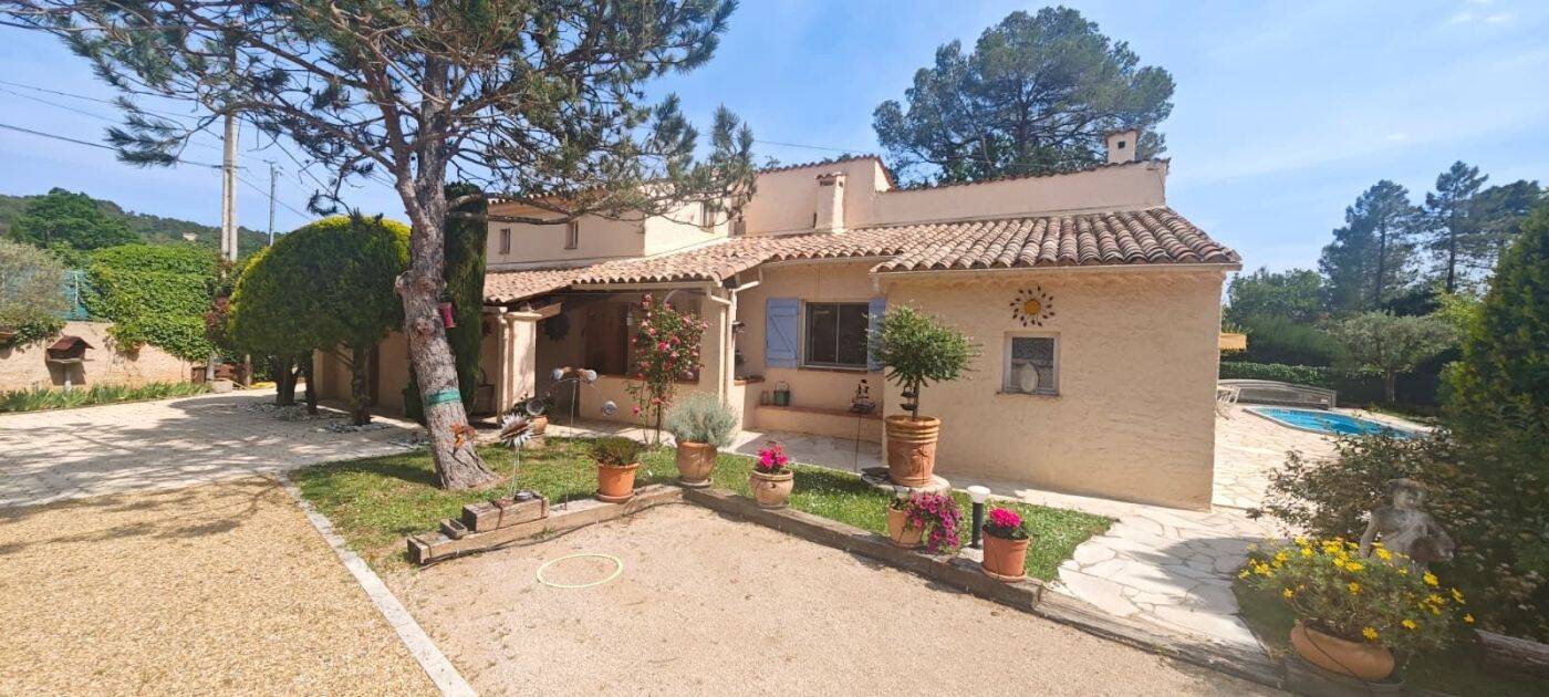 Maison 9 pièces 226 m² · à Seillans · 226 m² · 590 000 €