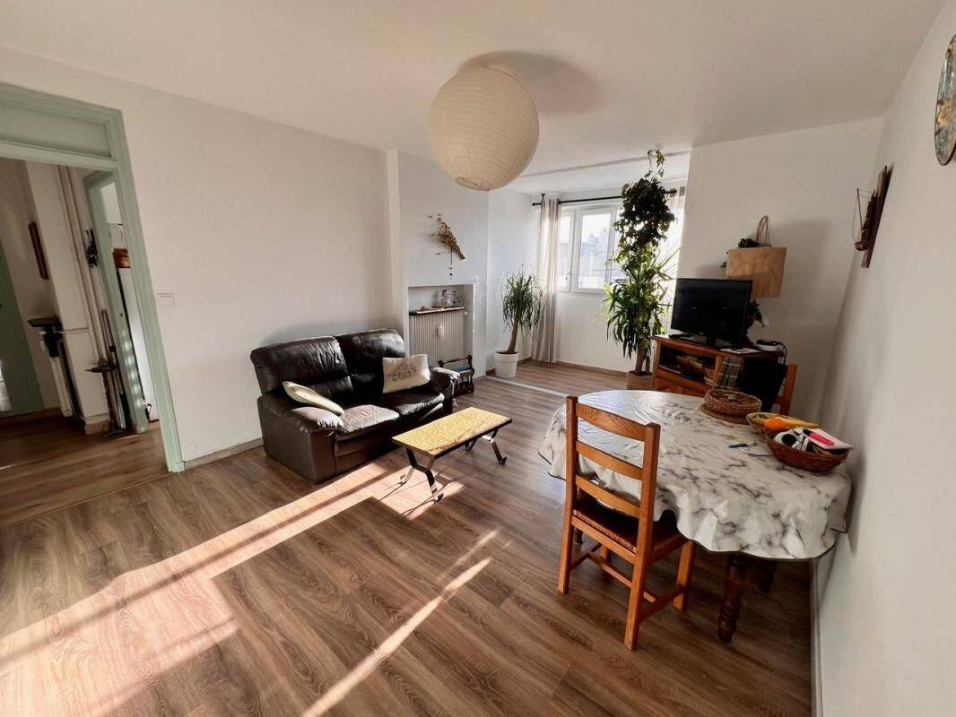 Appartement 3 pièces 65 m² · à Nîmes · 65 m² · 87 000 €