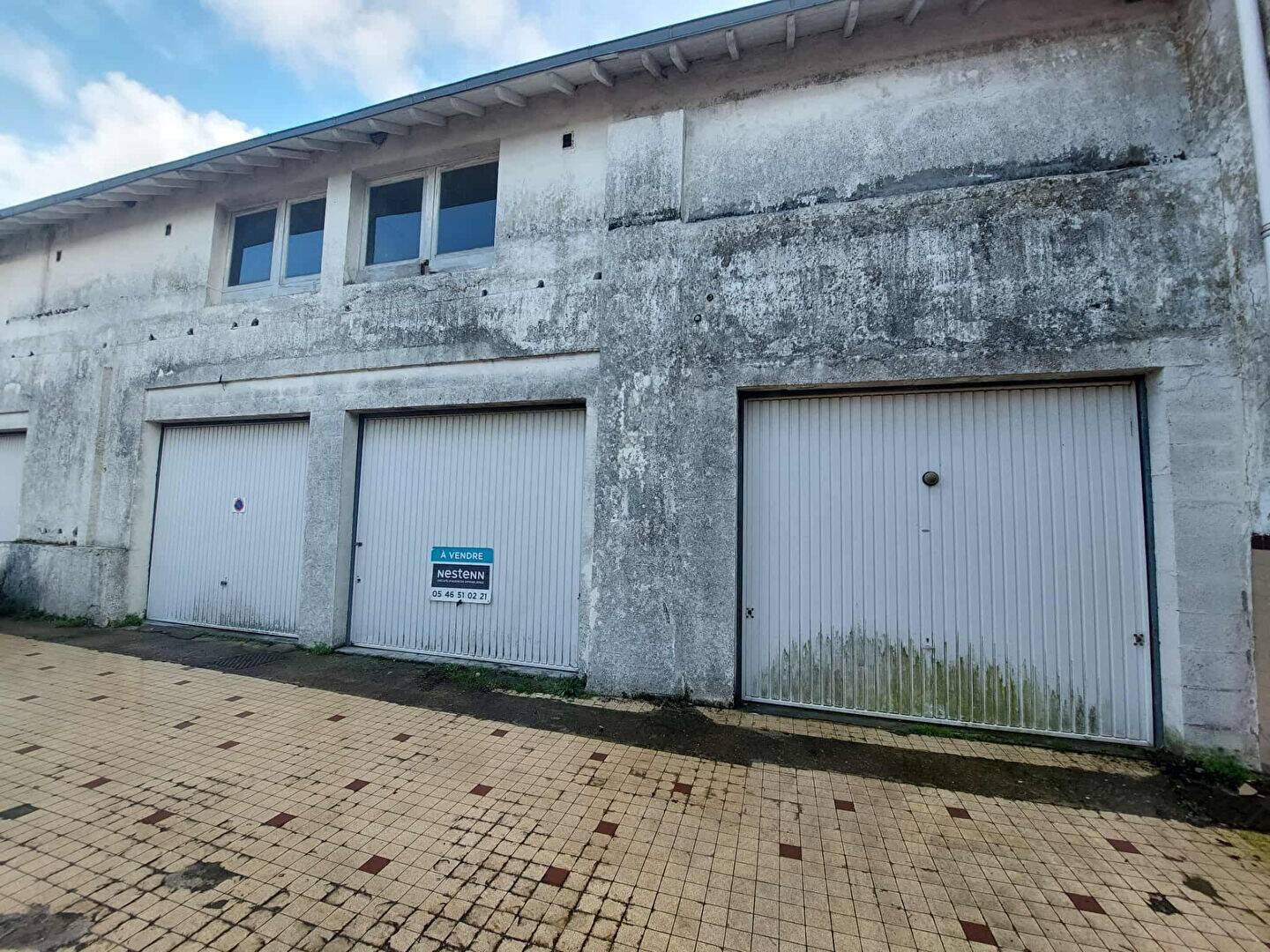 A VENDRE GARAGE AVEC GRENIER à MARANS proche quais