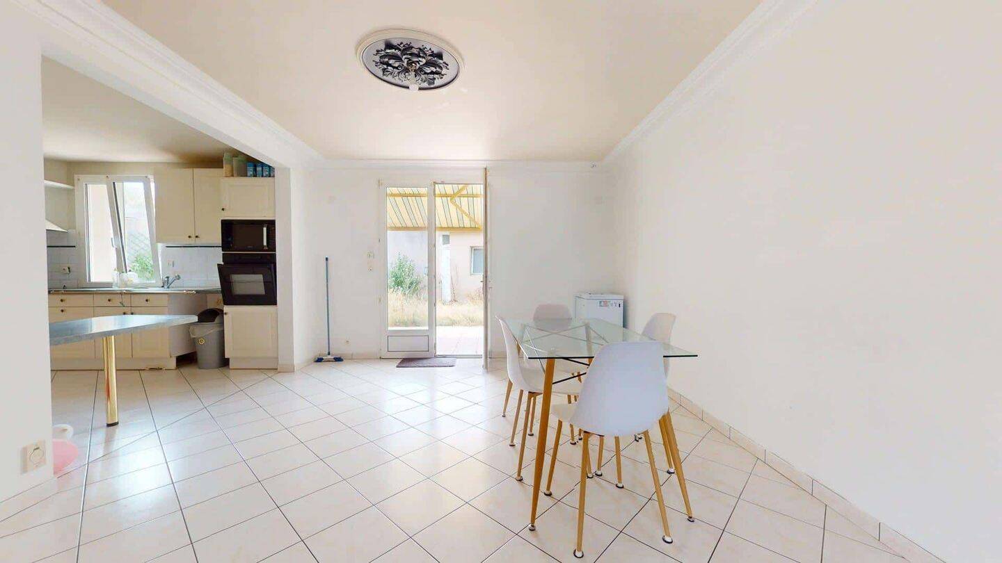 Room in Rue Barra, Angers for 163 m² with 4 bedrooms - Colocatio — 5