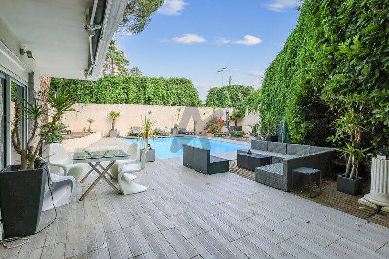 Maison 7 pièces 208 m² · à Champagne-au-Mont-d'Or · 208 m² · 790 000 €