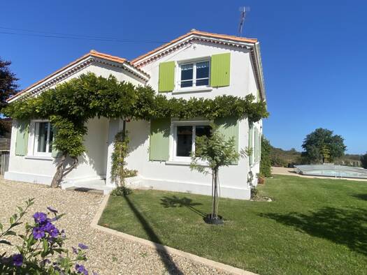 Maison à vendre 476 500 € 7 pièces 6 chambres 155,6 m² 1 544 m² de terrain La Tremblade 17390