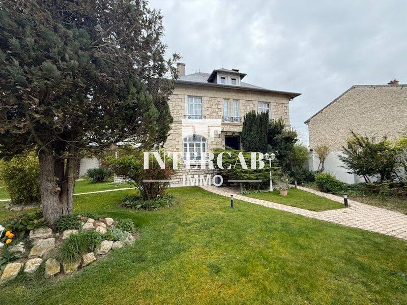 Maison 8 pièces 298 m² · à Boult-sur-Suippe · 298 m² · 639 000 €