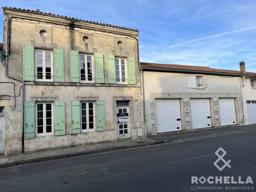 Maison à vendre 118 000 € 3 pièces 2 chambres 86 m² 20 m² de terrain Saint-Jean-d'Angély 17400