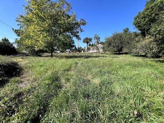 Terrain constructible viabilisé à vendre 73 000 € 895 m² de terrain Agen-d'Aveyron 12630