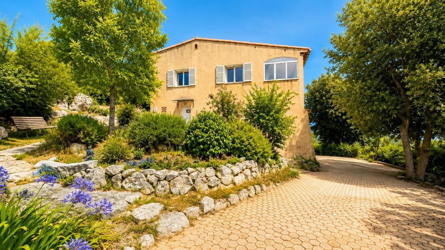 Maison 5 pièces 140 m² · à La Turbie · 140 m² · 4 000 €/mois