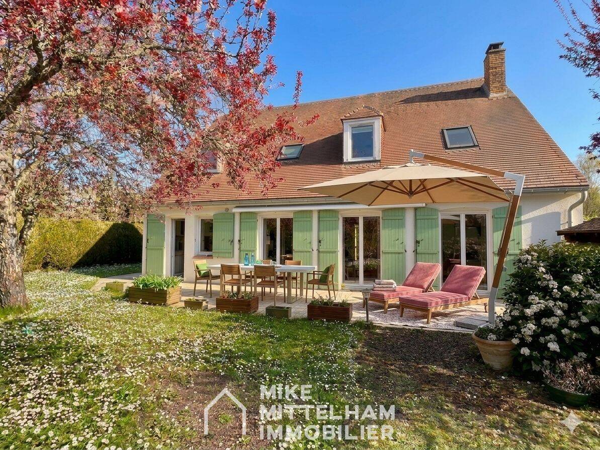 Maison 8 pièces 182 m² · à Montfort-l'Amaury · 182 m² · 696 800 €