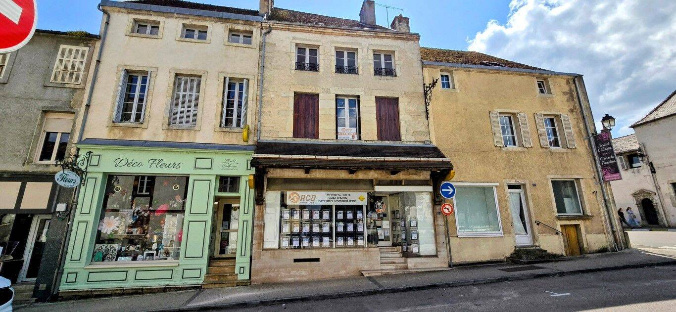 Maison 6 pièces 188 m² · à Mirebeau-sur-Bèze · 188 m² · 240 000 €