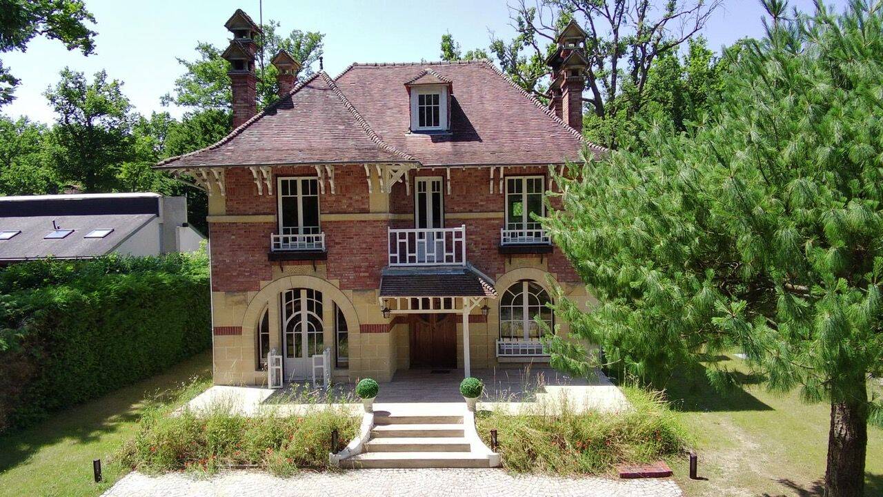 Maison 12 pièces 267 m² · à Lamorlaye · 267 m² · 975 000 €