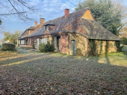 Maison à vendre 192 600 € 6 pièces 4 chambres 202 m² 1 900 m² de terrain Beaumont-les-Autels 28480