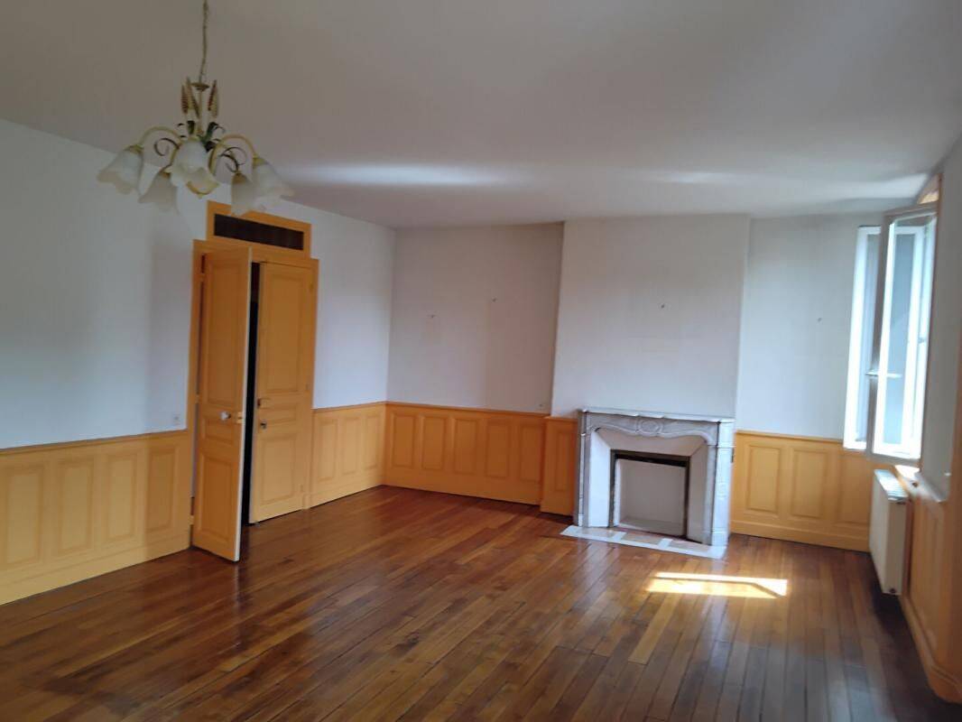 Appartement 5 pièces 100 m² · à Autun · 100 m² · 680 €/mois