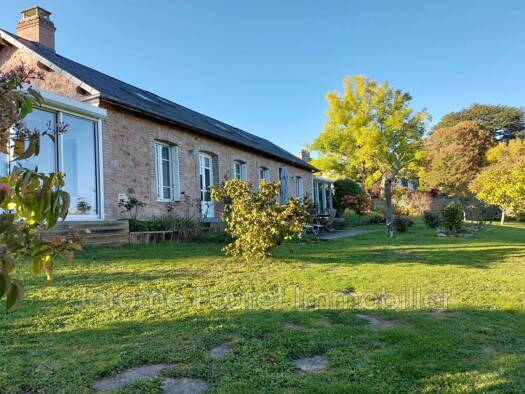 Maison à vendre 200 000 € 1 pièce 3 chambres 90 m² 2 700 m² de terrain Ussel 19200