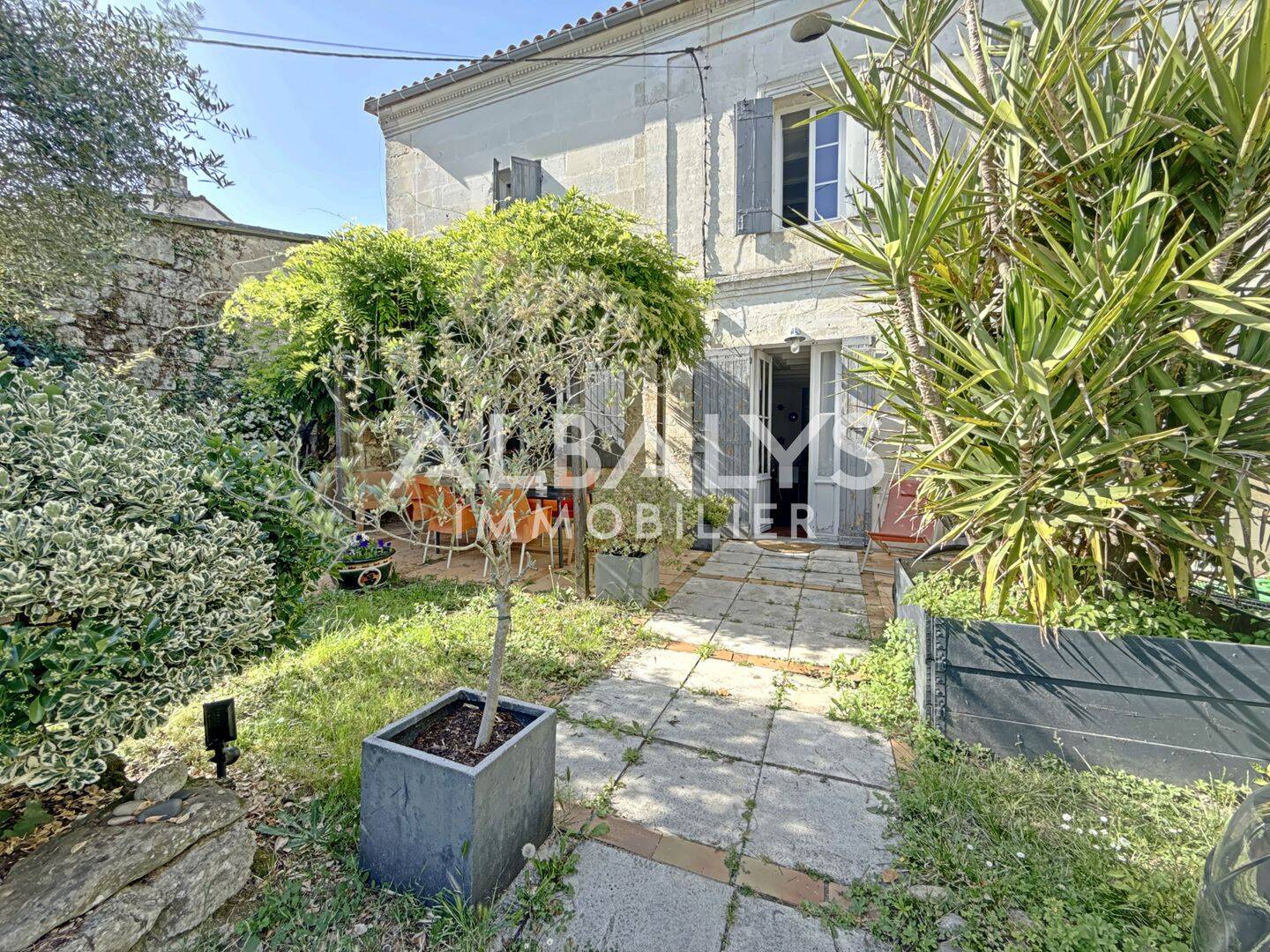 Maison 5 pièces 137 m² · à Fronsac · 137 m² · 243 000 €