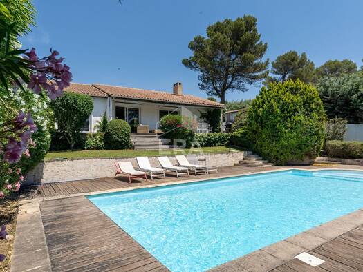 Maison de plain-pied à vendre 799 000 € 5 pièces 4 chambres 130 m² 885 m² de terrain Calas Cabriès 13480