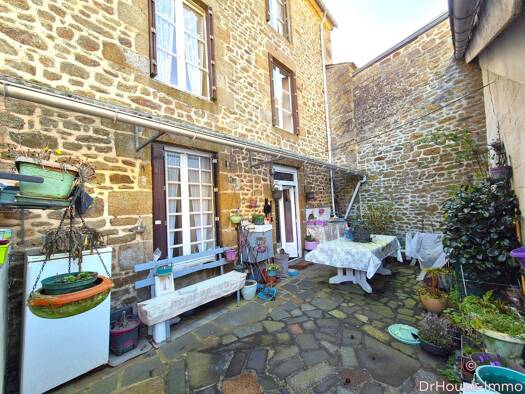 Maison à vendre 69 000 € 8 pièces 4 chambres 127 m² 156 m² de terrain Gorron 53120