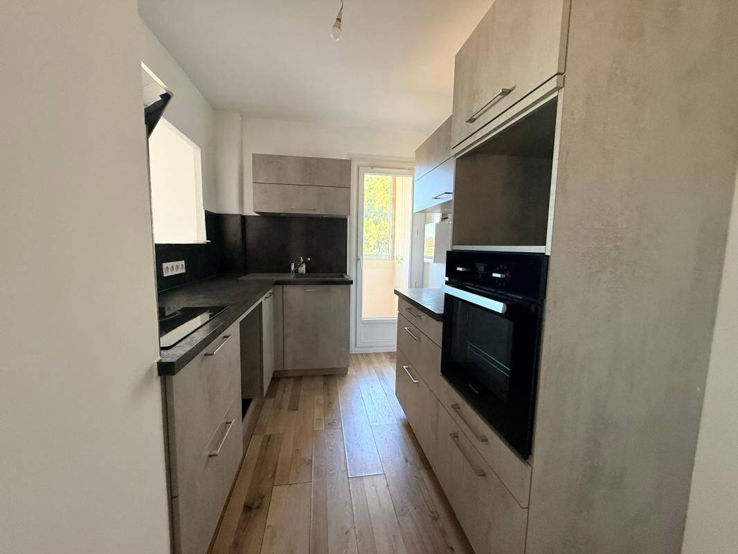 Appartement 3 pièces 58 m² · à La Seyne-sur-Mer · 58 m² · 990 €