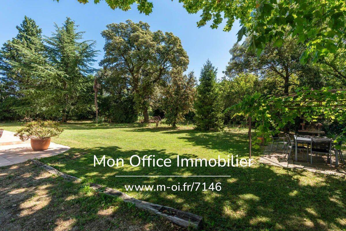 Maison 9 pièces 268 m² · à Mouriès · 268 m² · 790 000 €