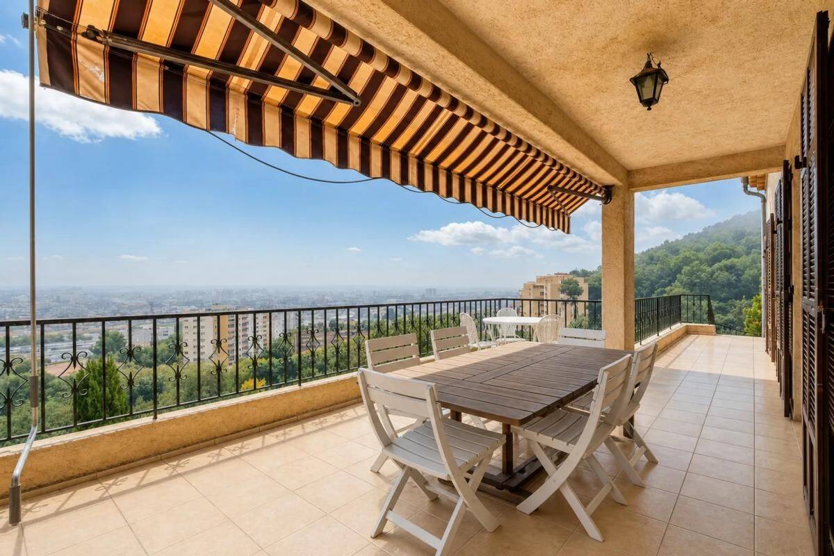 Maison 6 pièces 200 m² · à Saint-Laurent-du-Var · 200 m² · 849 000 €