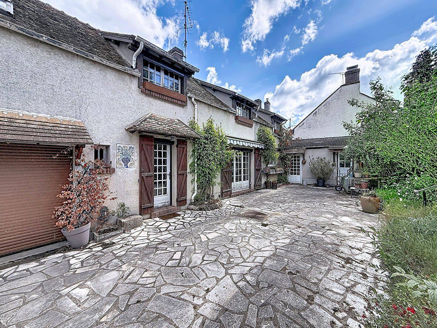 Maison 7 pièces 139 m² · à Jouars-Pontchartrain · 139 m² · 348 000 €