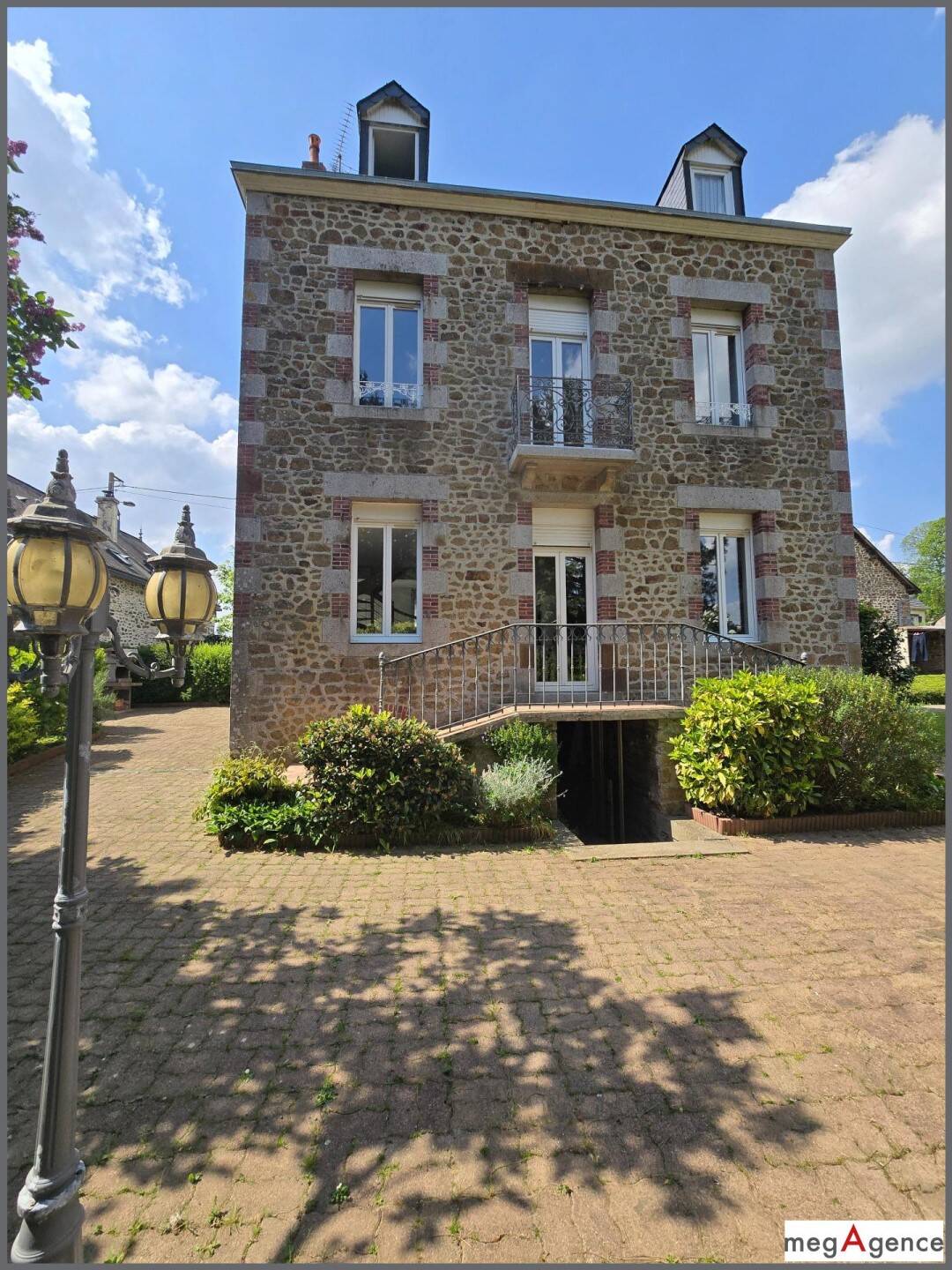 Maison 6 pièces 124 m² · à Ernée · 124 m² · 196 000 €