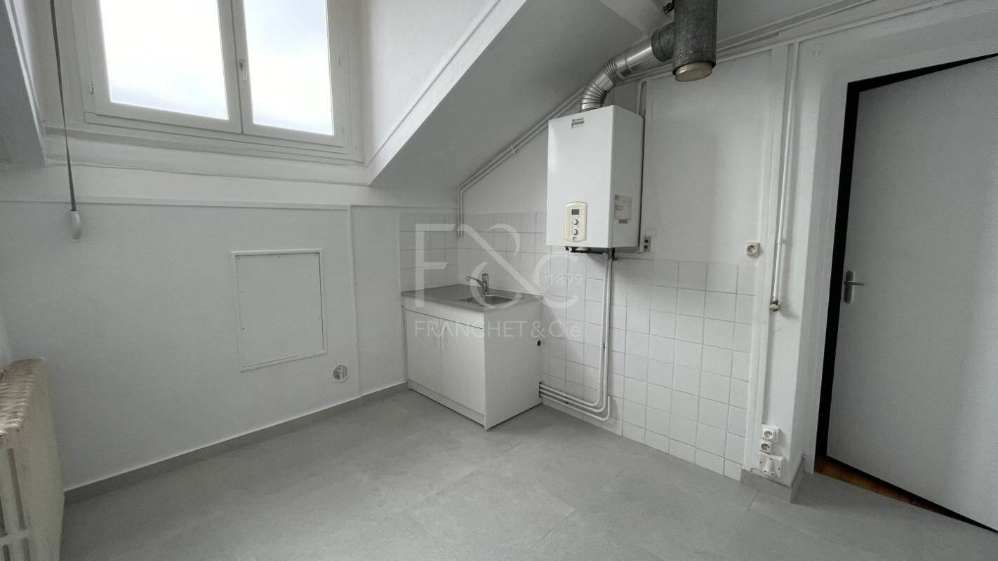 Appartement 1 pièce 27 m² · à Lyon 7ème Arrondissement · 27 m² · 597 €