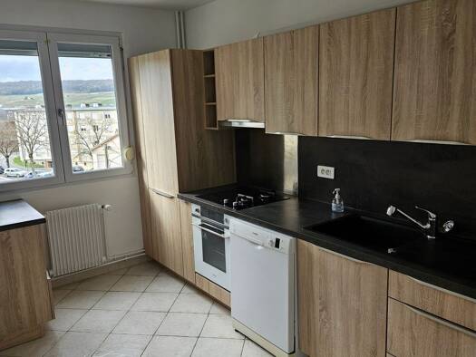 Appartement à louer 850 € 4 pièces 3 chambres 79 m² Étage 3/4 Vignes Blanches-Beausoleil Est Épernay 51200