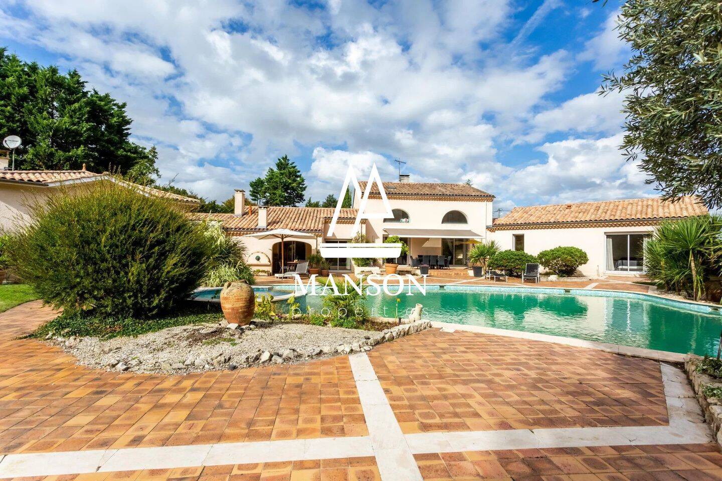 Maison 14 pièces 301 m² · à Pessac · 301 m² · 1 190 000 €