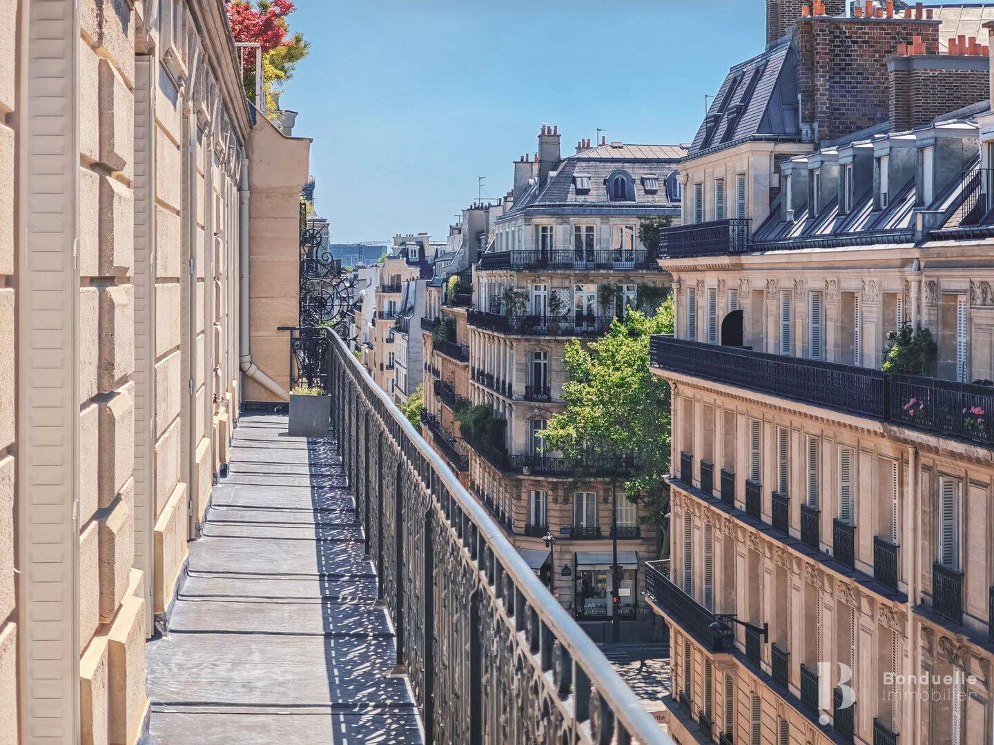 Appartement 6 pièces 238 m² · à Paris 8ème Arrondissement · 237,5 m² · 8 000 €/mois
