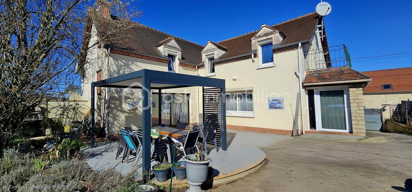 Maison 10 pièces 225 m² · à Noailles · 225 m² · 373 000 €