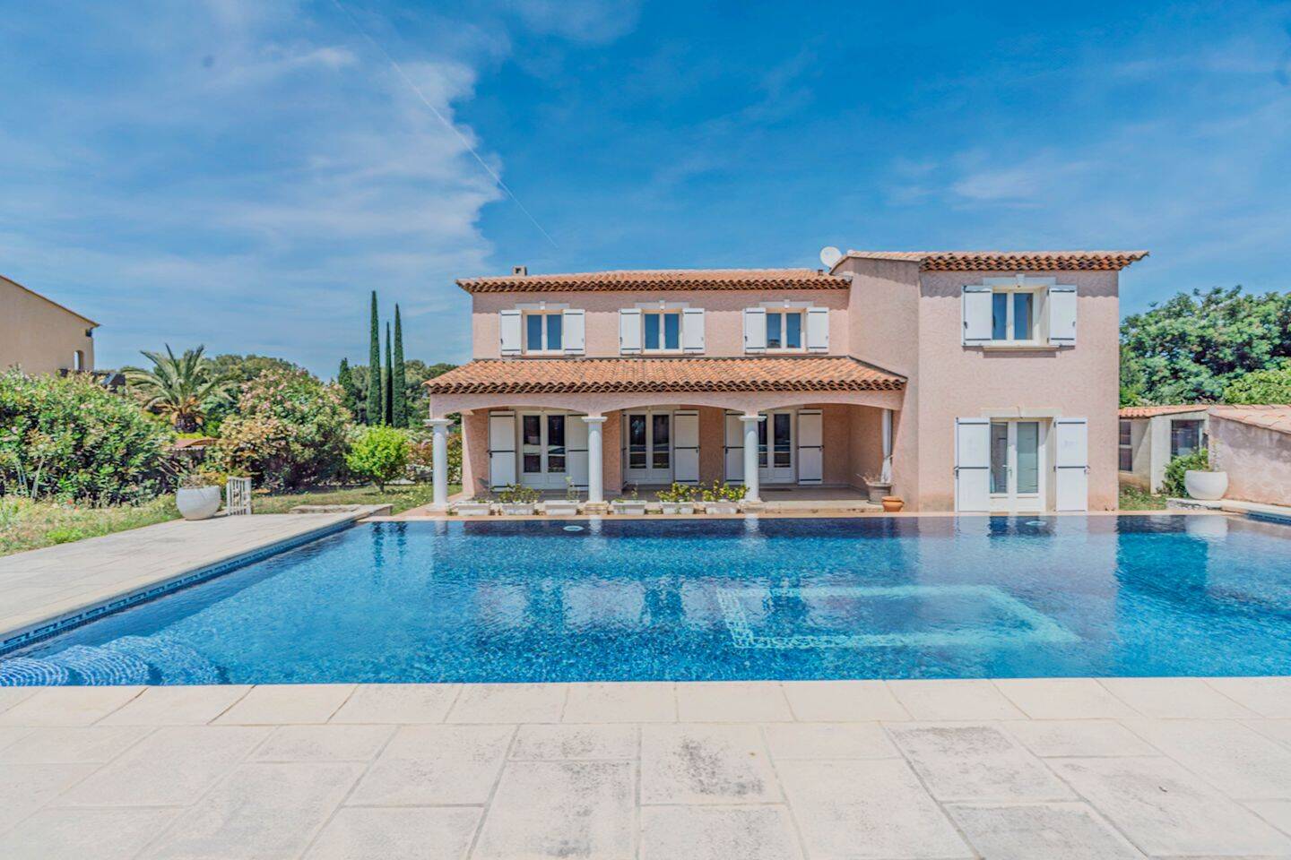Maison 9 pièces 243 m² · à La Seyne-sur-Mer · 242,5 m² · 880 000 €