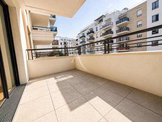 Appartement à vendre 549 000 € 4 pièces 3 chambres 83 m² Étage 3/6 Centre Ville Suresnes 92150