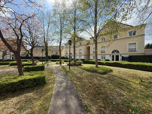 Appartement à vendre 229 000 € 2 pièces 1 chambre 46 m² RDC/2 Les Hameaux-La Croix Aux Buis-Chapelle Magny-les-Hameaux 78114