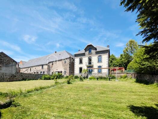 Maison à vendre 410 000 € 5 pièces 3 chambres 210 m² Le Vernet-Sainte-Marguerite 63710