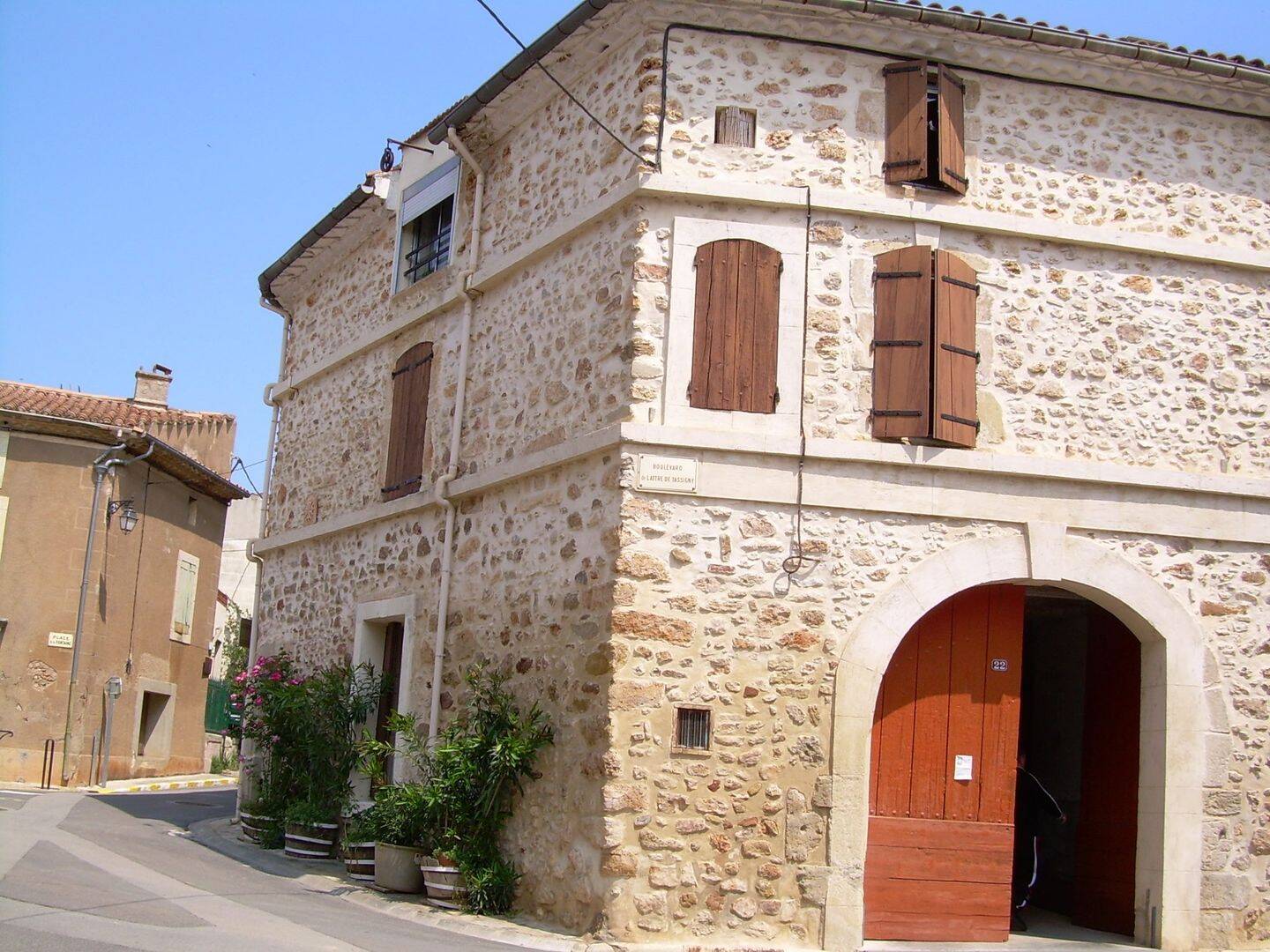 Maison 9 pièces 181 m² · à Creissan · 181,4 m² · 225 000 €