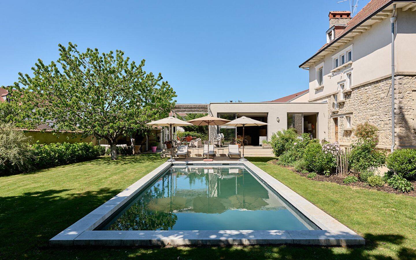 Maison 10 pièces 322 m² · à Poligny · 322 m² · 890 000 €