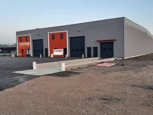 Local d'activités à louer 31 200 € 3 900 m² d'espace de stockage divisible Sennecey-le-Grand 71240