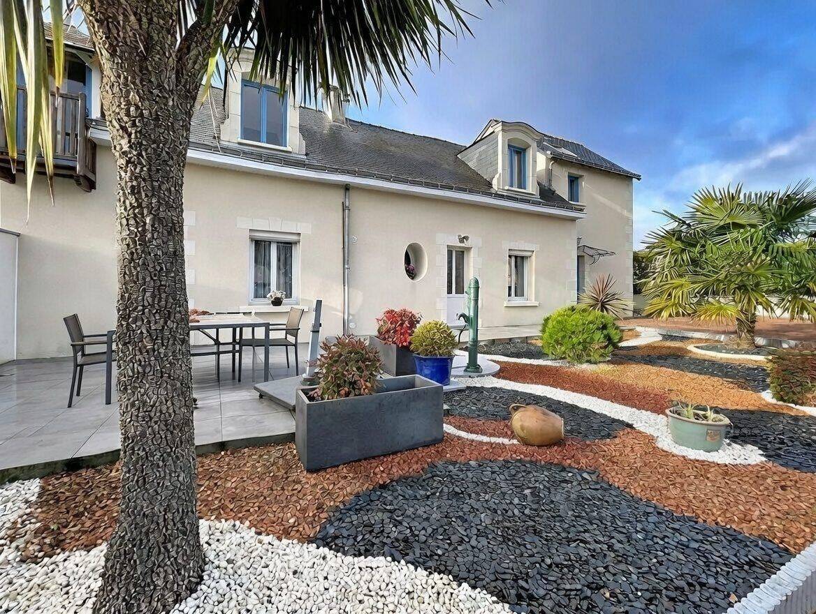 Maison 9 pièces 233 m² · à Longué-Jumelles · 233 m² · 378 000 €