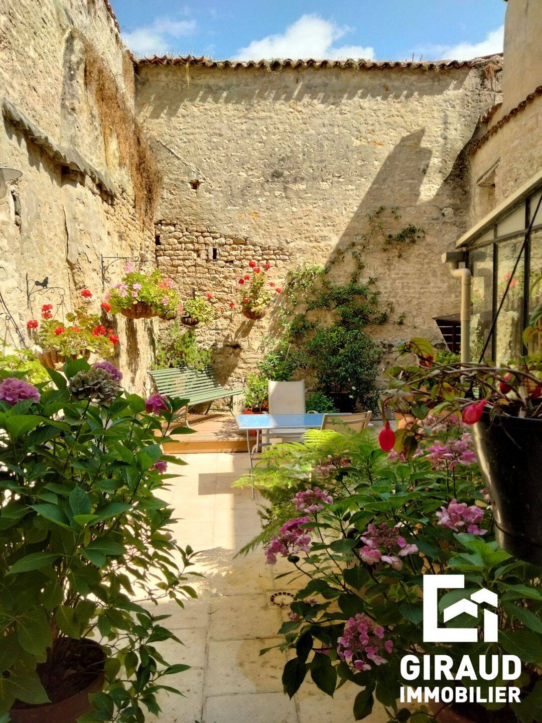 Maison 8 pièces 178 m² · à Fontenay-le-Comte · 177,6 m² · 226 720 €