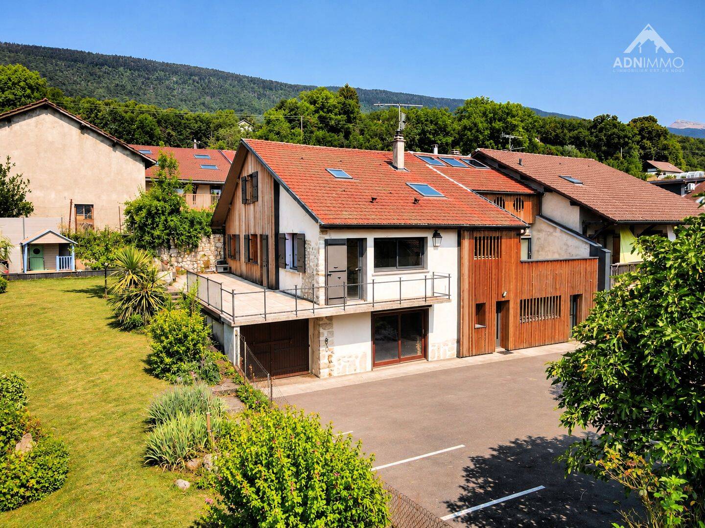 Maison 8 pièces 266 m² · à Péron · 266 m² · 860 000 €