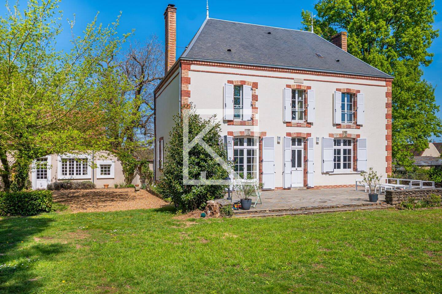 Maison 10 pièces 278 m² · à Guécélard · 277,5 m² · 490 000 €