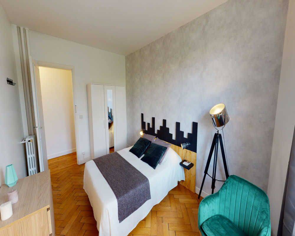 Appartement 3 pièces 70 m² · à Paris 14ème Arrondissement · 70 m² · 1 095 €