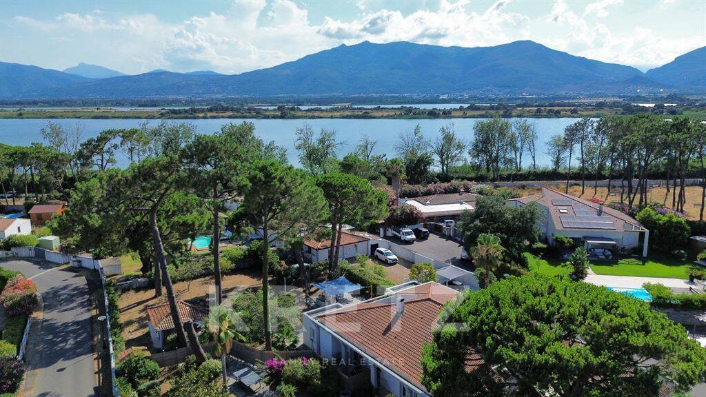 Maison 8 pièces 242 m² · à Borgo · 242 m² · 998 000 €
