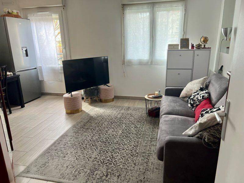 Appartement 1 pièce 25 m² · à Houilles · 25 m² · 823 €