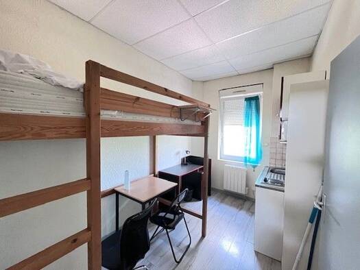 Appartement à louer 400 € 1 pièce 10,9 m² Étage 2/3 Grand Charran-Faventines Valence 26000