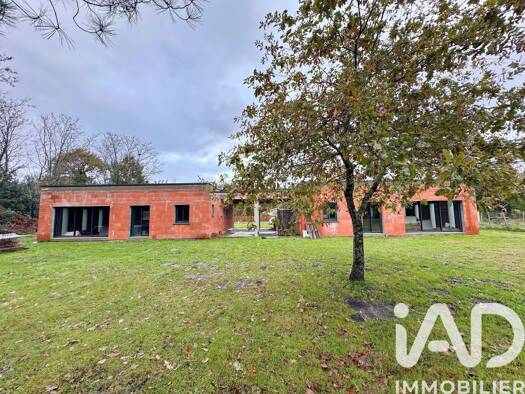 Maison à vendre 420 000 € 8 pièces 6 chambres 250 m² 2 250 m² de terrain Vendays-Montalivet 33930