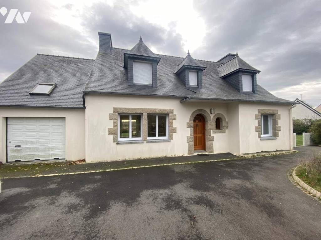 Maison 8 pièces 140 m² · à Guimaëc · 140 m² · 300 000 €