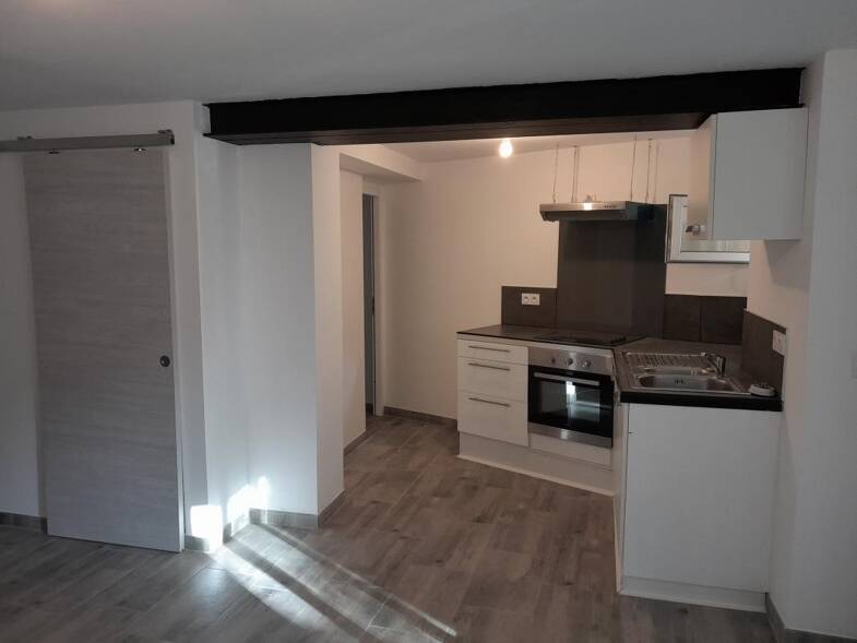 Appartement à louer 500 € 1 pièce 37 m² RDC disponible à partir du 26/06/2025 Tresques 30330