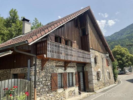Ferme à vendre 425 000 € 7 pièces 6 chambres 222,8 m² La Tour 74250